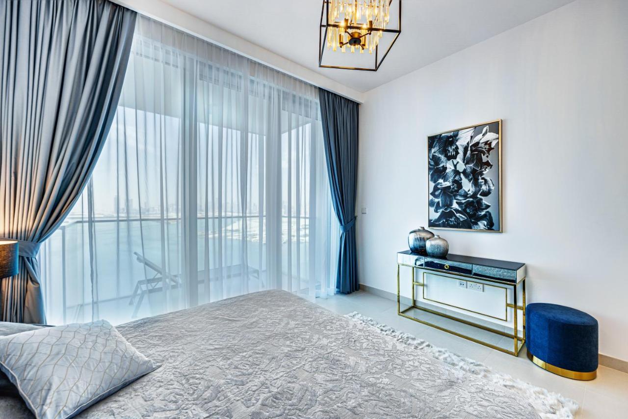 Beautiful Views Of The Marina At Harbour Apartment