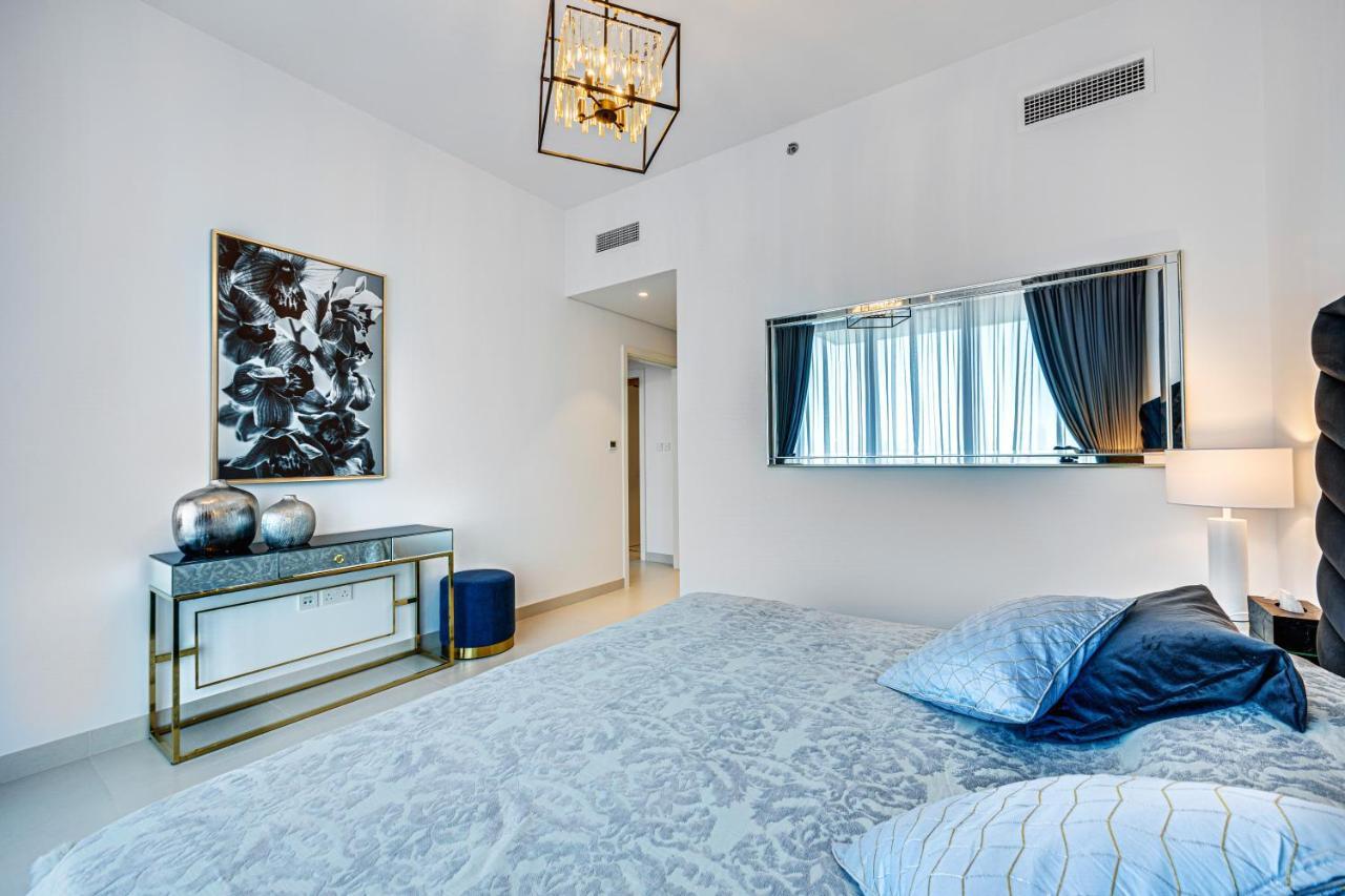 Beautiful Views Of The Marina At Harbour Apartment